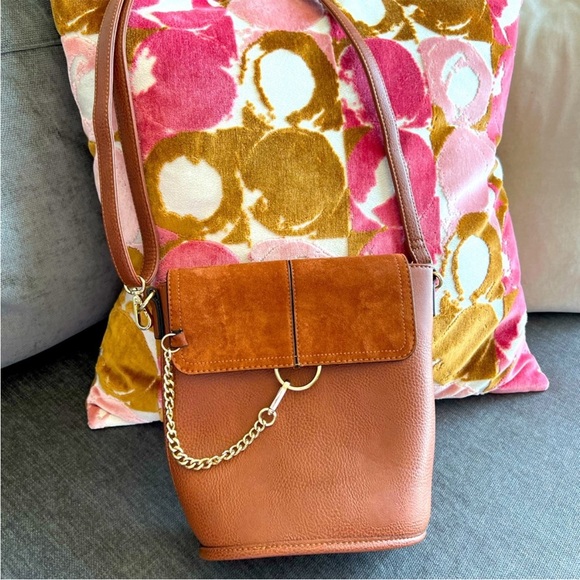 Handbags - Elegant Tan Leather Shoulder Bag